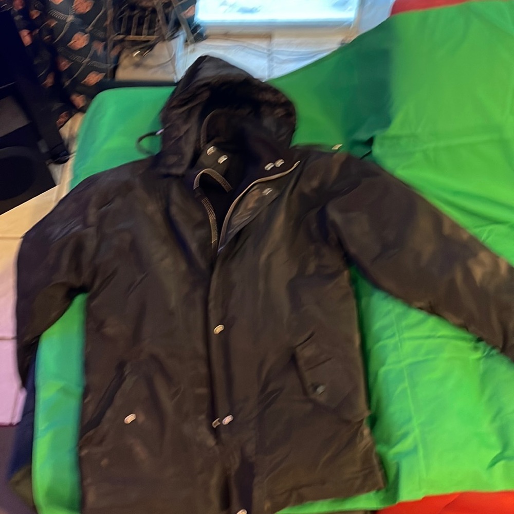 Women’s heavy weight bomber styled ski jacket.